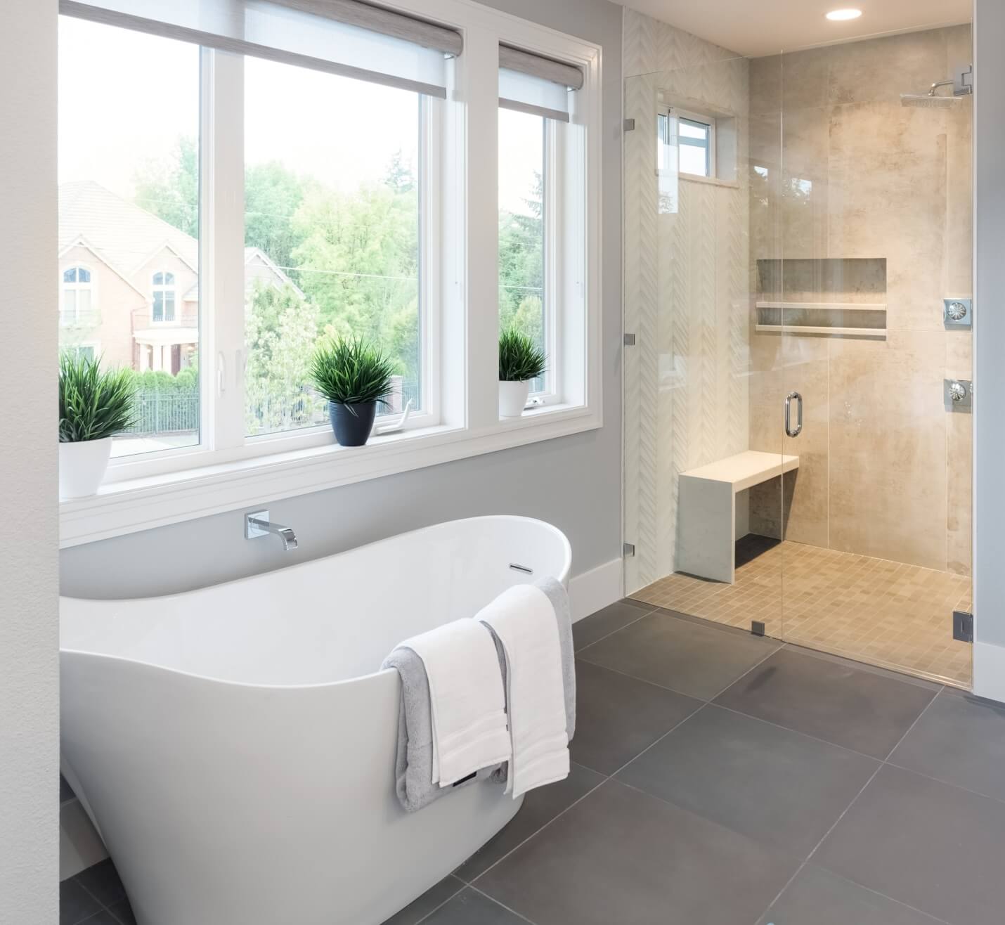 A set of casement windows and fixed windows that let in the light to make the room feel bigger and more beautiful.