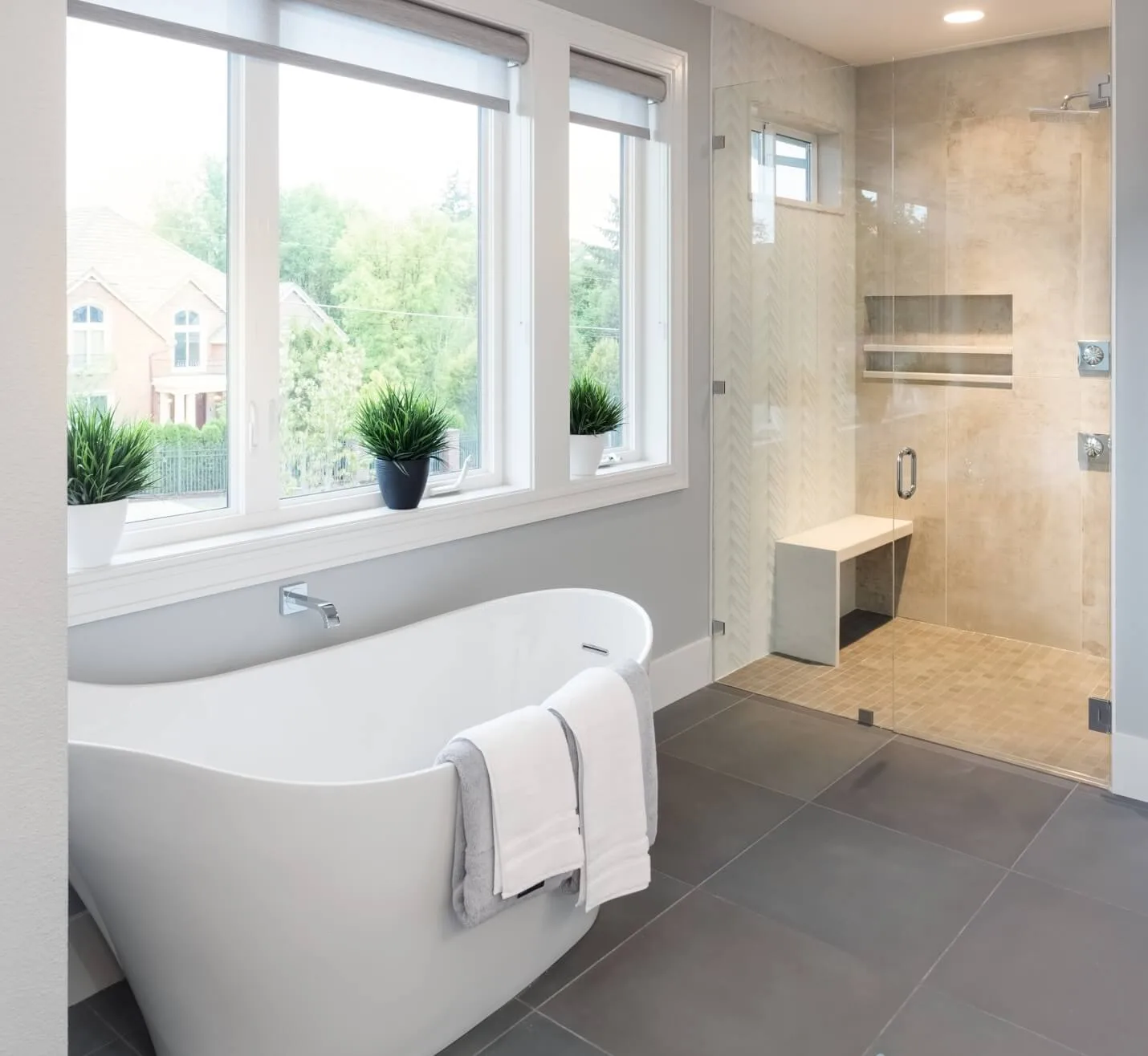 A set of casement windows and fixed windows that let in the light to make the room feel bigger and more beautiful.